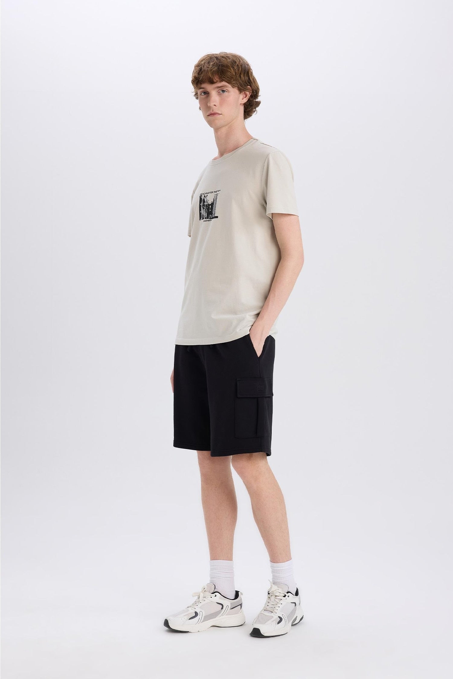 Regular Fit Drawstring Waist Cargo Pocket Shorts