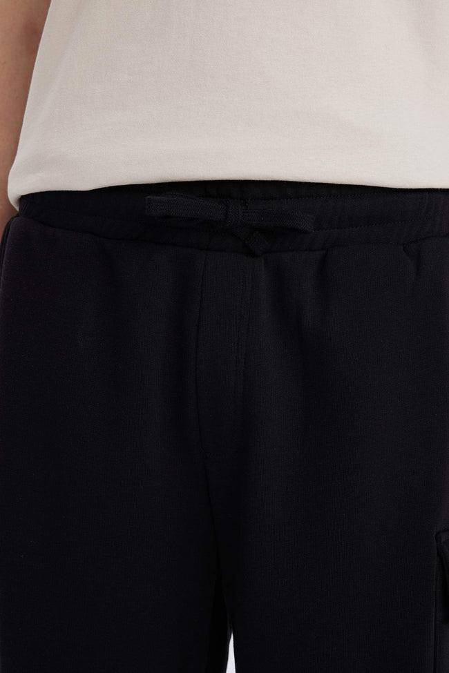 Regular Fit Drawstring Waist Cargo Pocket Shorts Hover Image