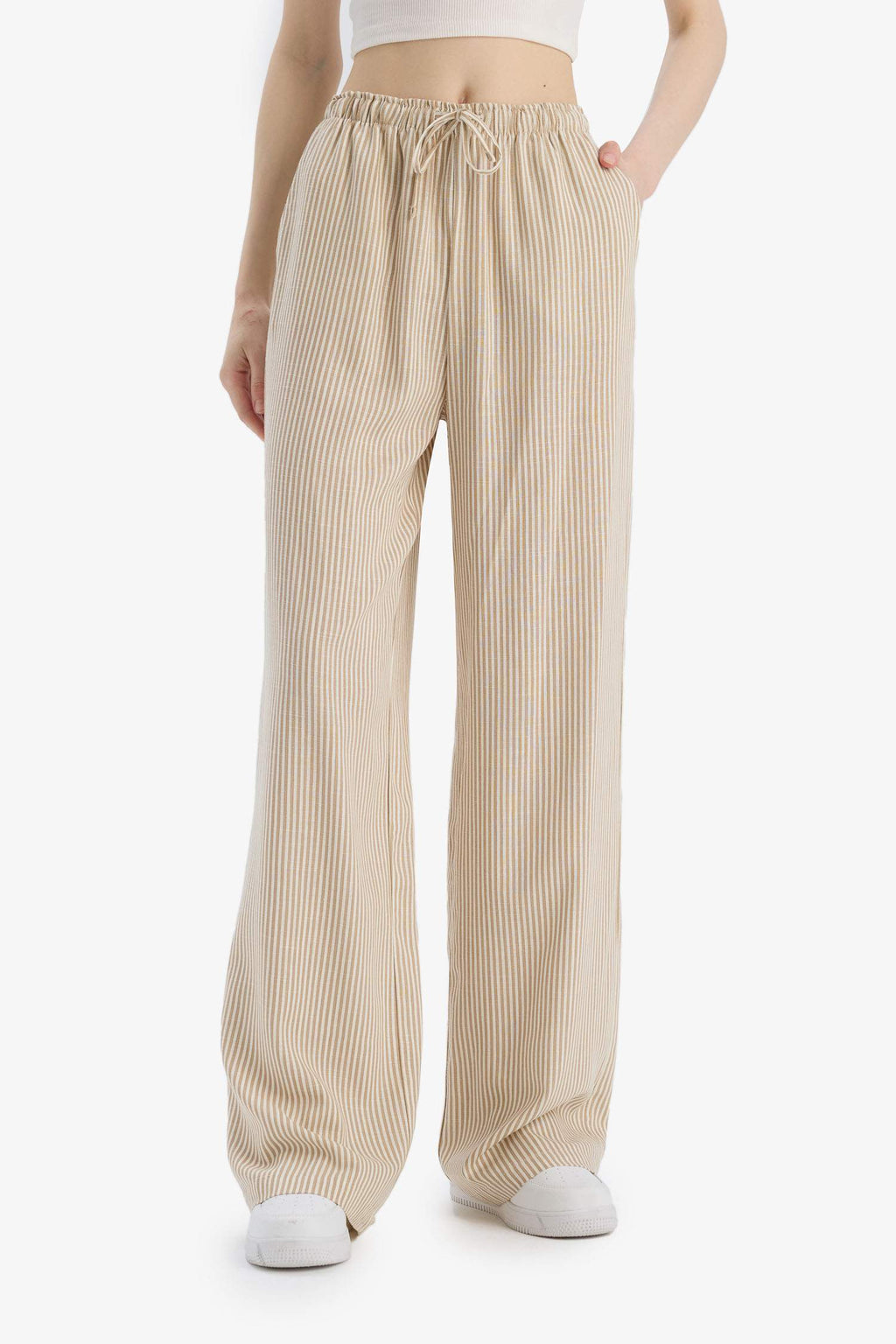 High Waisted Wide Leg Trousers with Pockets in Linen Blend