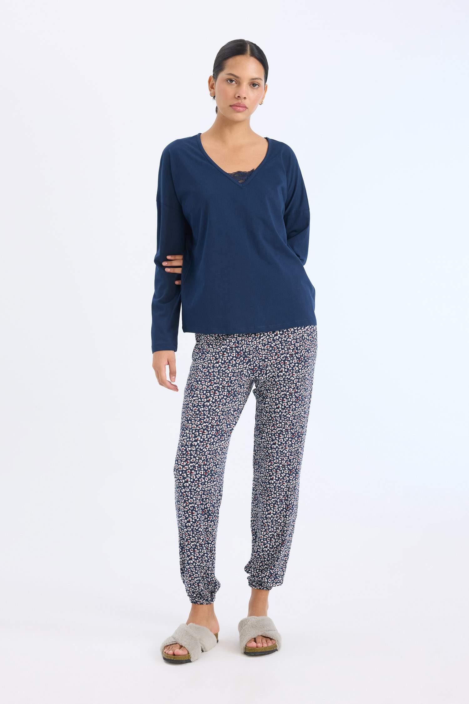 Pajama Set: Long-sleeved top, patterned long bottoms