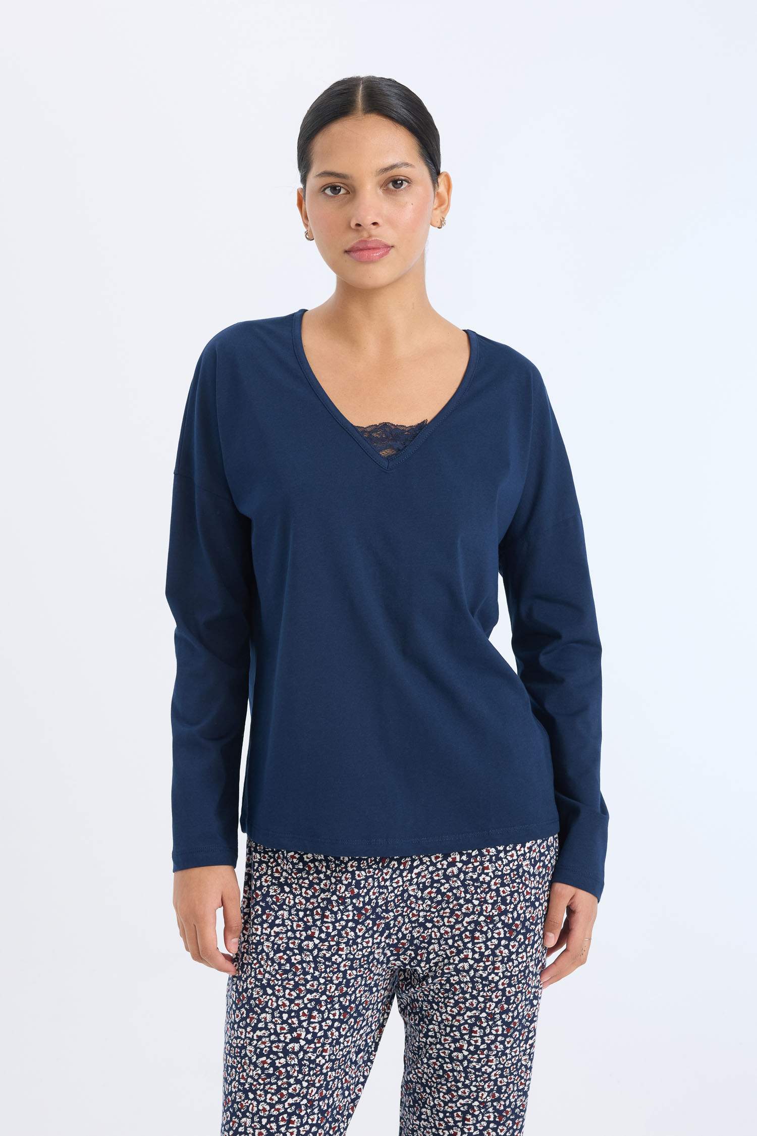 Pajama Set: Long-sleeved top, patterned long bottoms