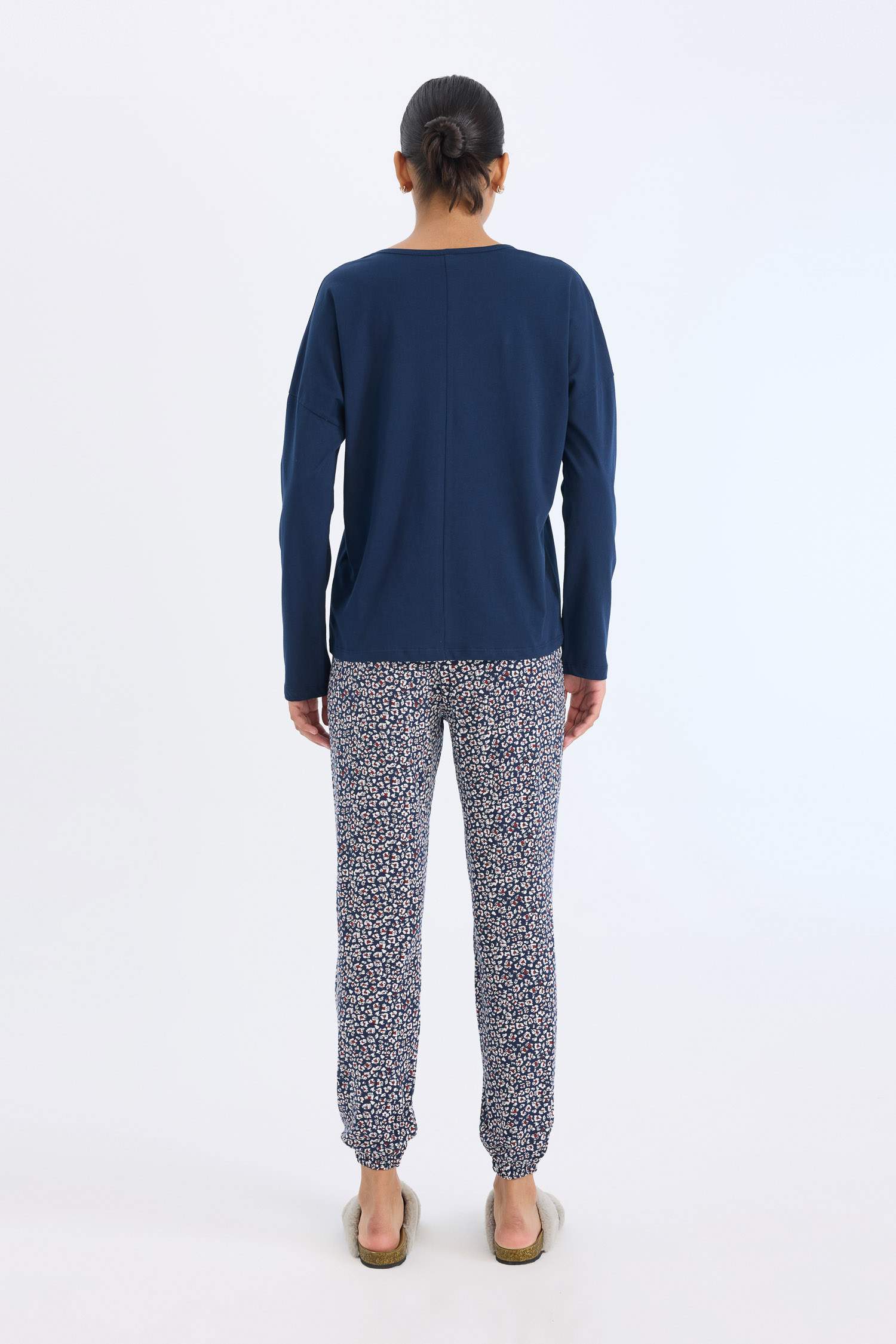 Pajama Set: Long-sleeved top, patterned long bottoms
