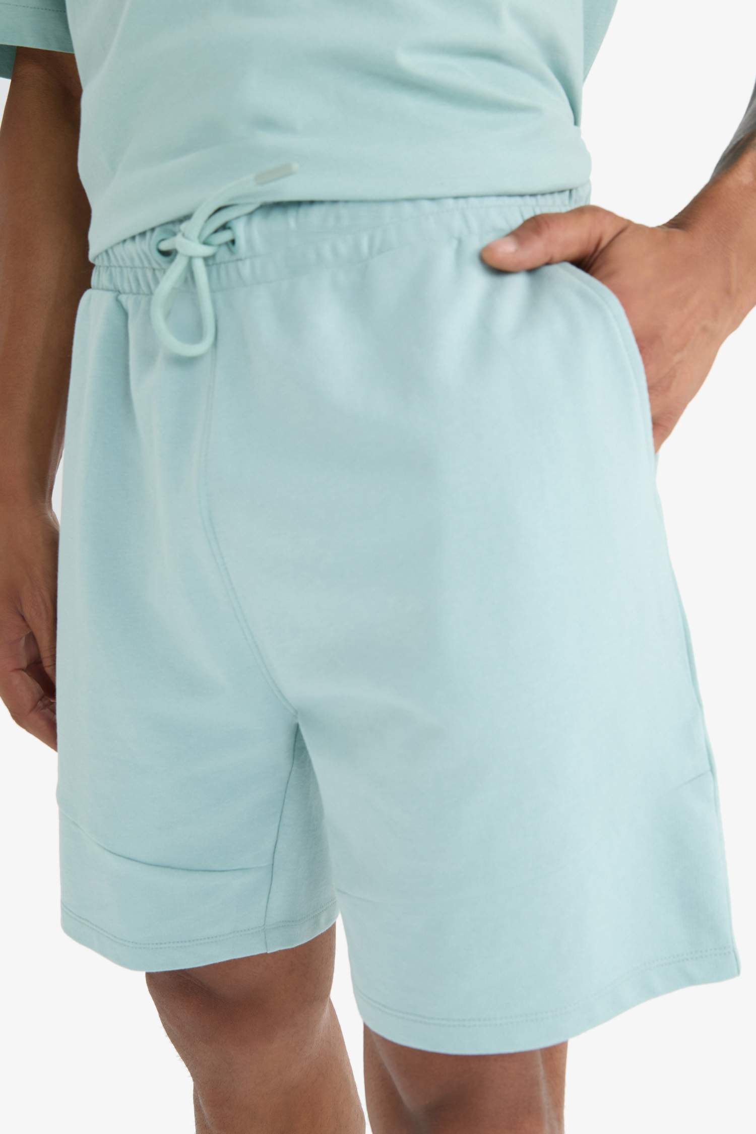 DeFactoFit Standard Fit Sportsman Shorts with Tie Waist and Pocket