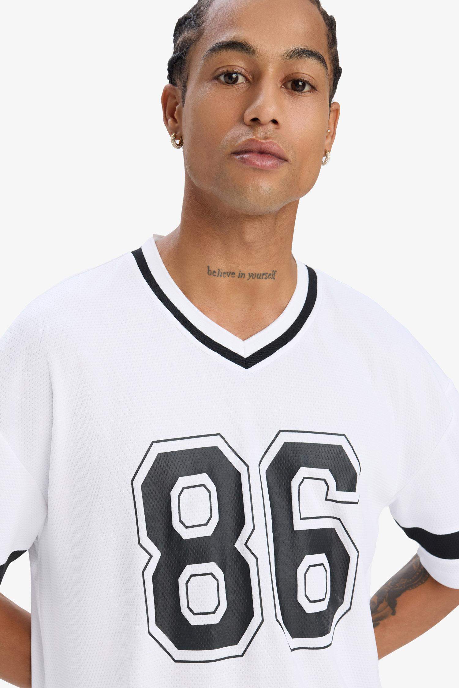 DeFactoFit Quick Dry Oversize Wide Mold V Neck Printed Sports Short Sleeve T-Shirt