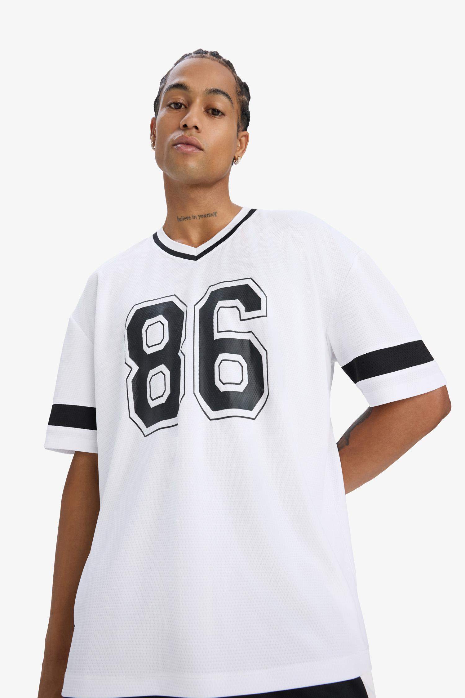 DeFactoFit Quick Dry Oversize Wide Mold V Neck Printed Sports Short Sleeve T-Shirt