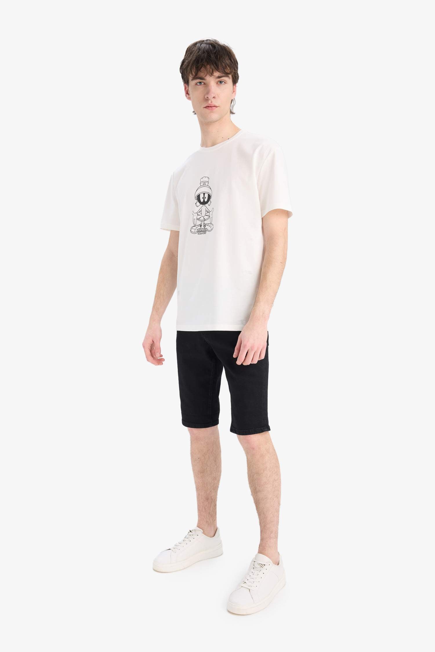 100% Cotton Looney Tunes Regular Fit Crew Neck Short Sleeve T-Shirt