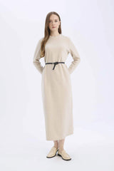 Regular Fit Crew Neck Belted Selanik Fabric Maxi Dress