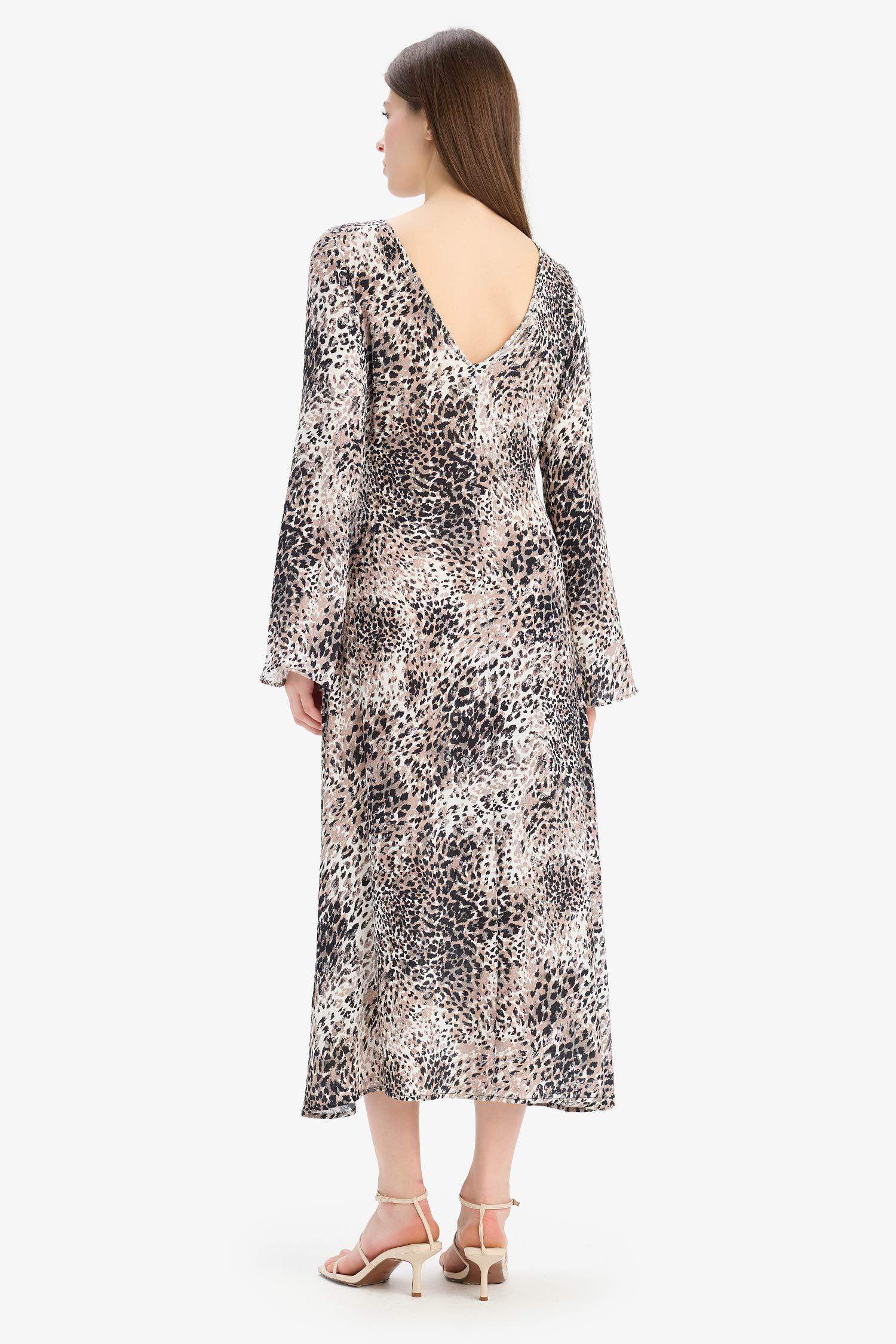 A Cut Ruffle Collar Animal Patterned Midi Dress