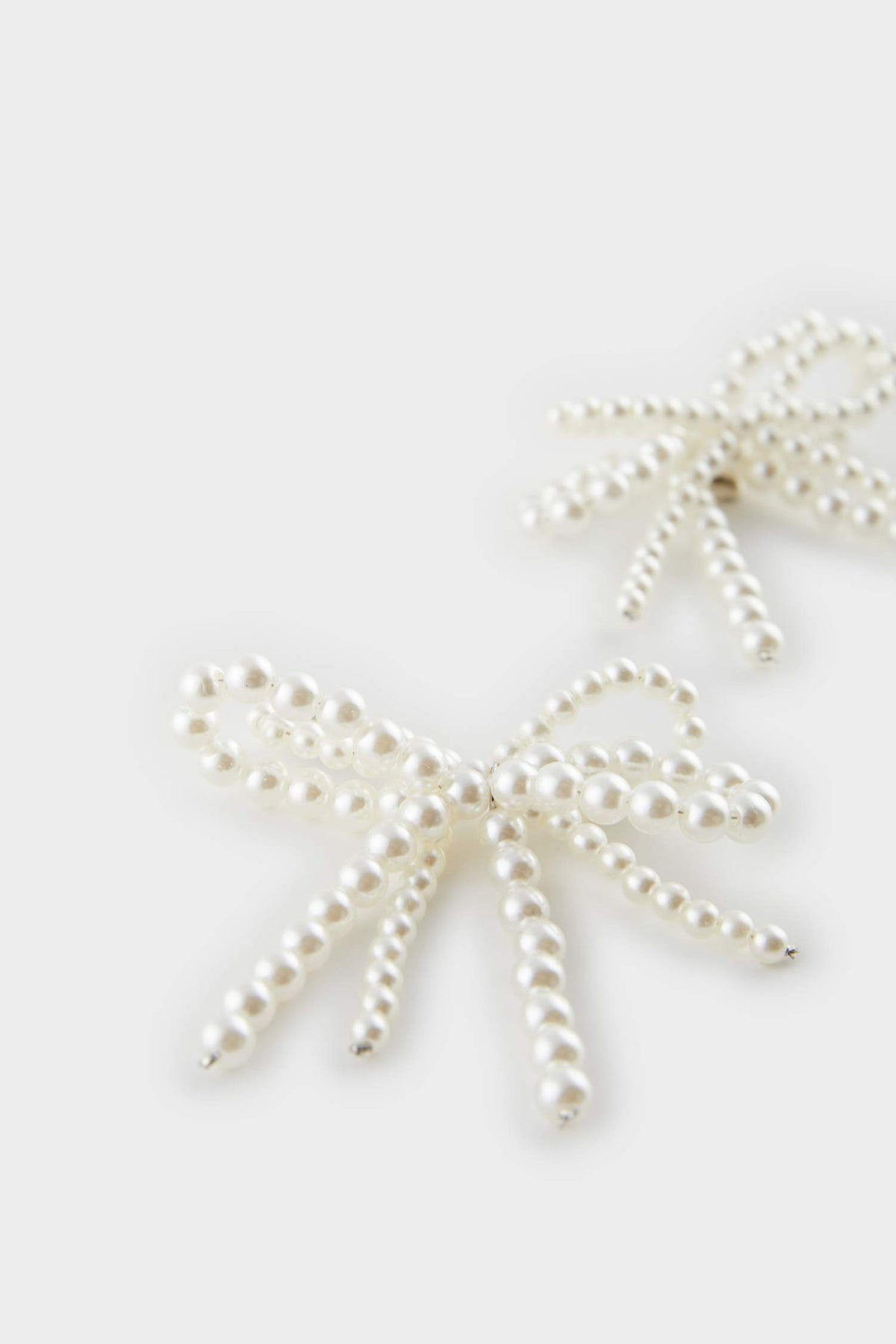 Women's Pearl Ribbon Slippery Ornament