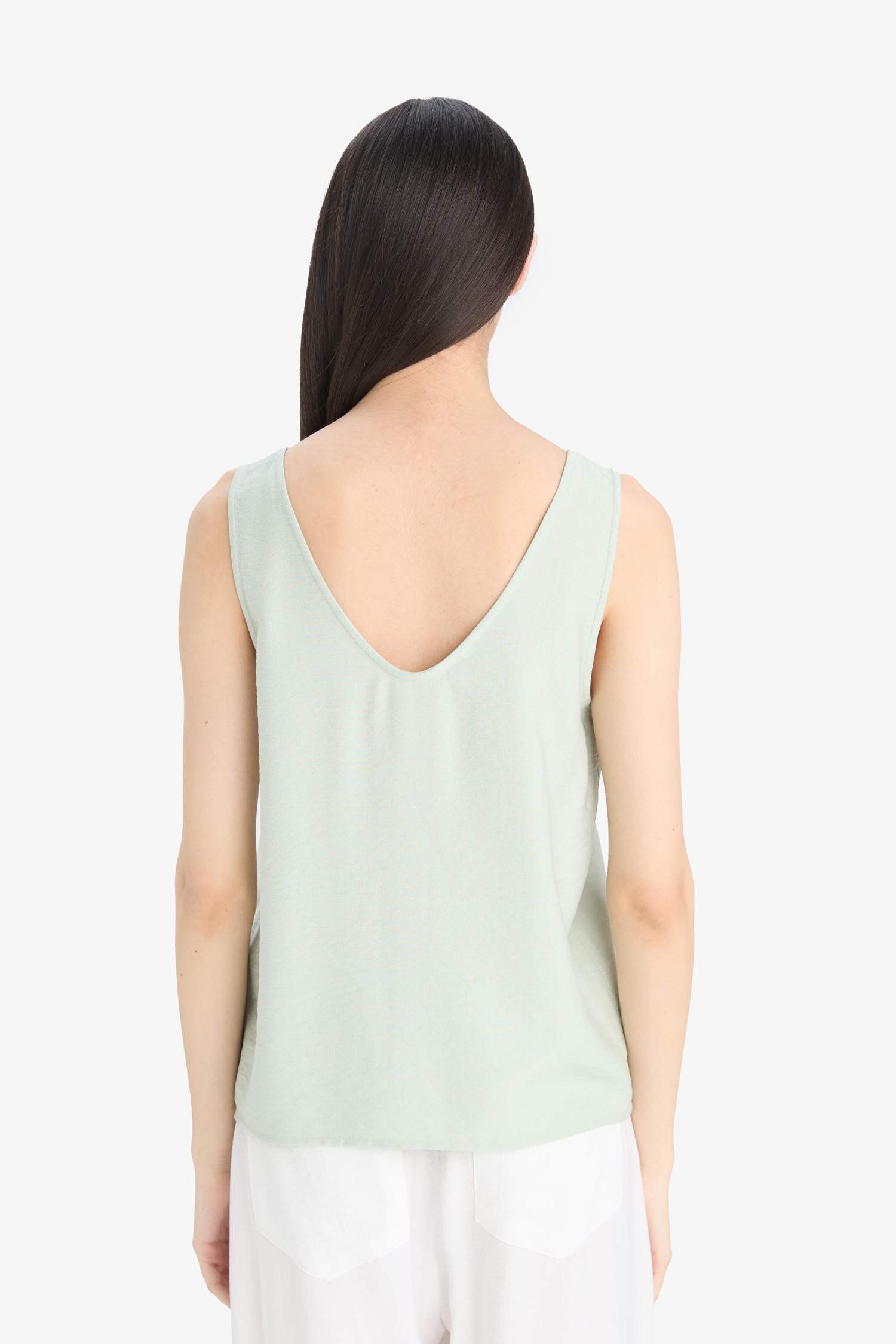 Sleeveless V-neck blouse, regular fit