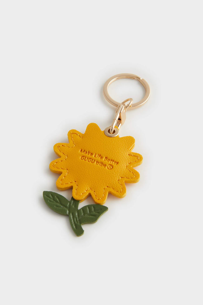 Charm Keychain With Women Daisy Motif Hover Image