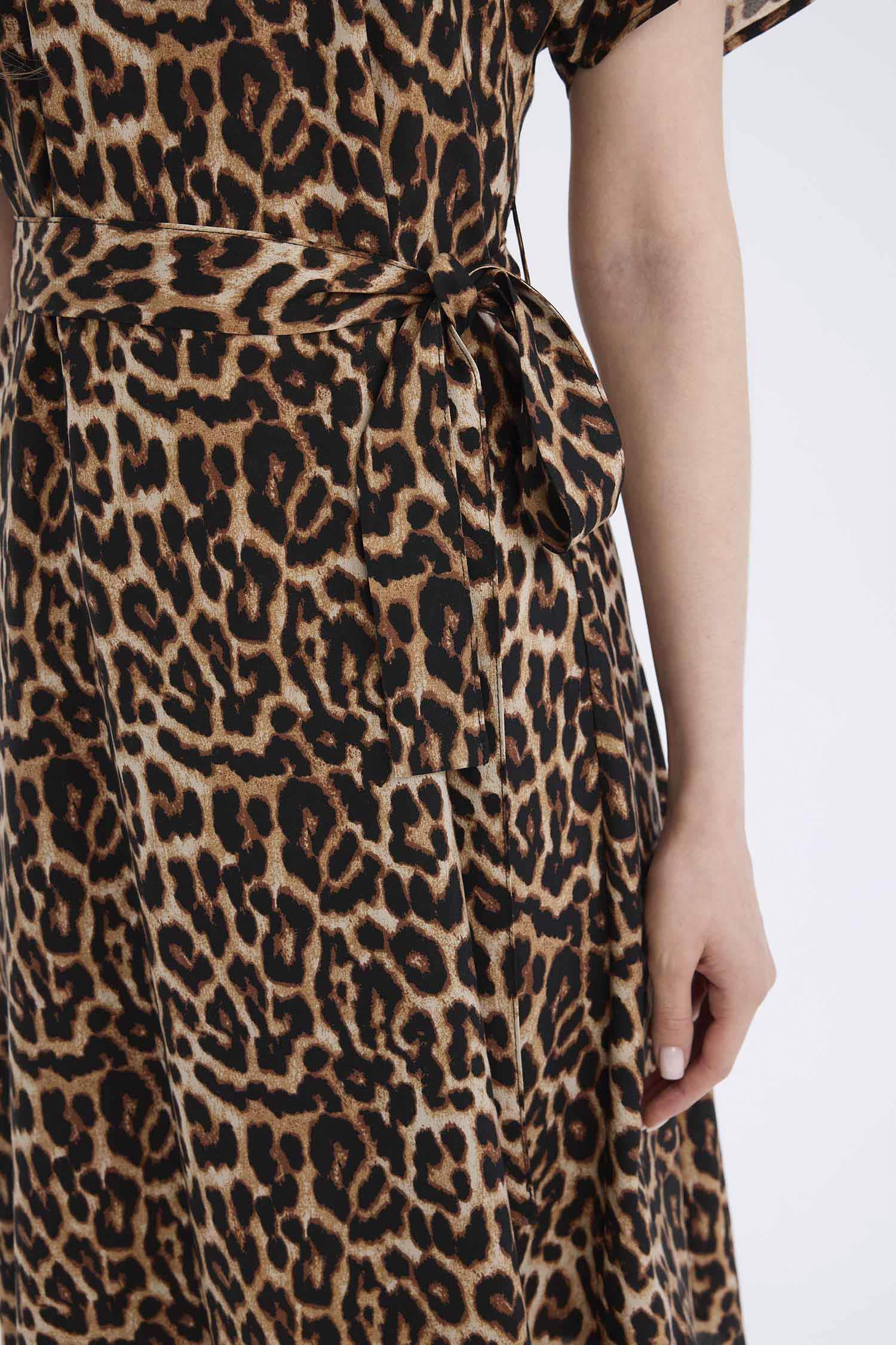 Regular Fit Crew Neck Leopard Midi Dress