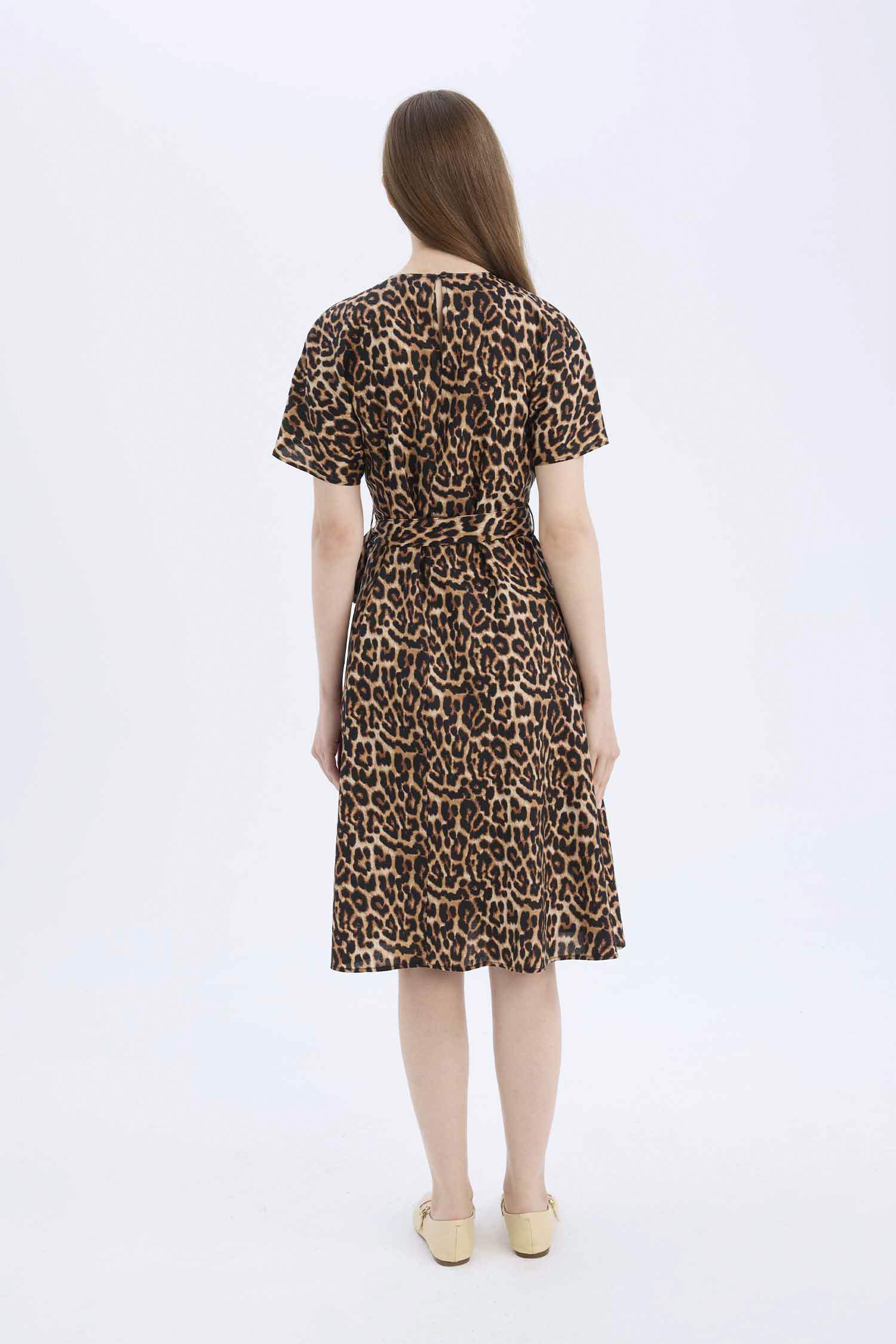 Regular Fit Crew Neck Leopard Midi Dress