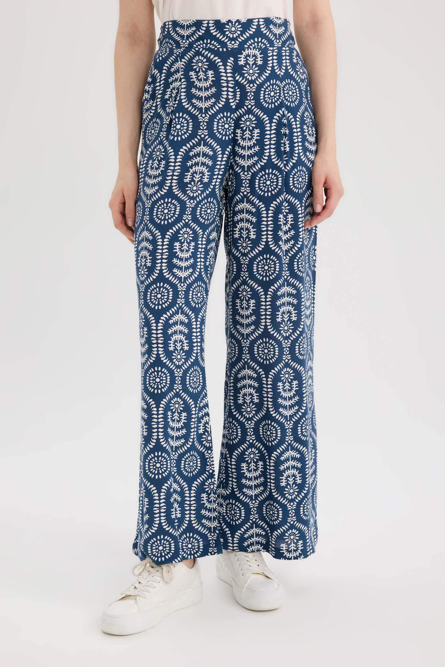 Regular Fit Pocket Detailed Pattern Wide Pleasant Leg Pants