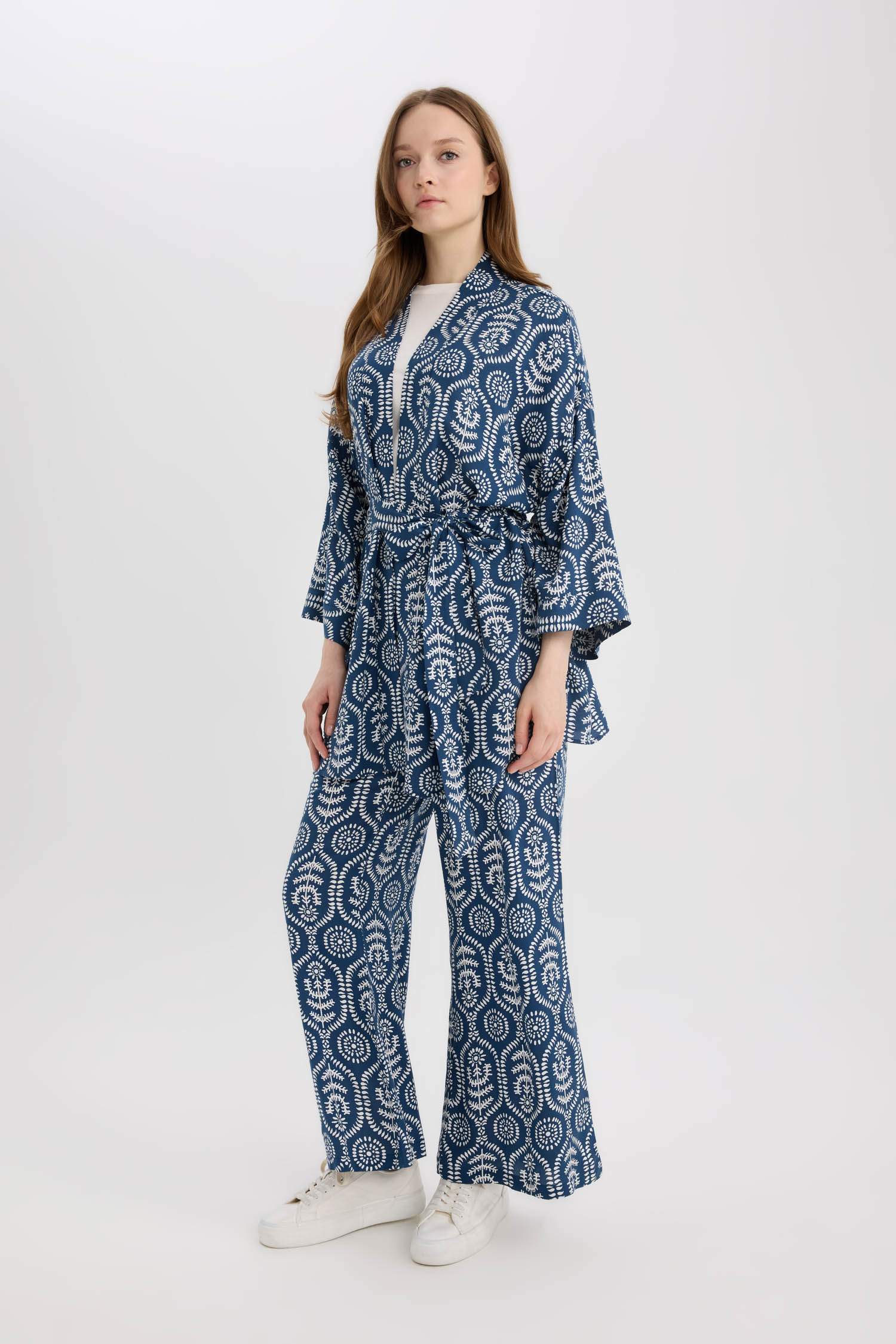 Regular Fit Pocket Detailed Pattern Wide Pleasant Leg Pants
