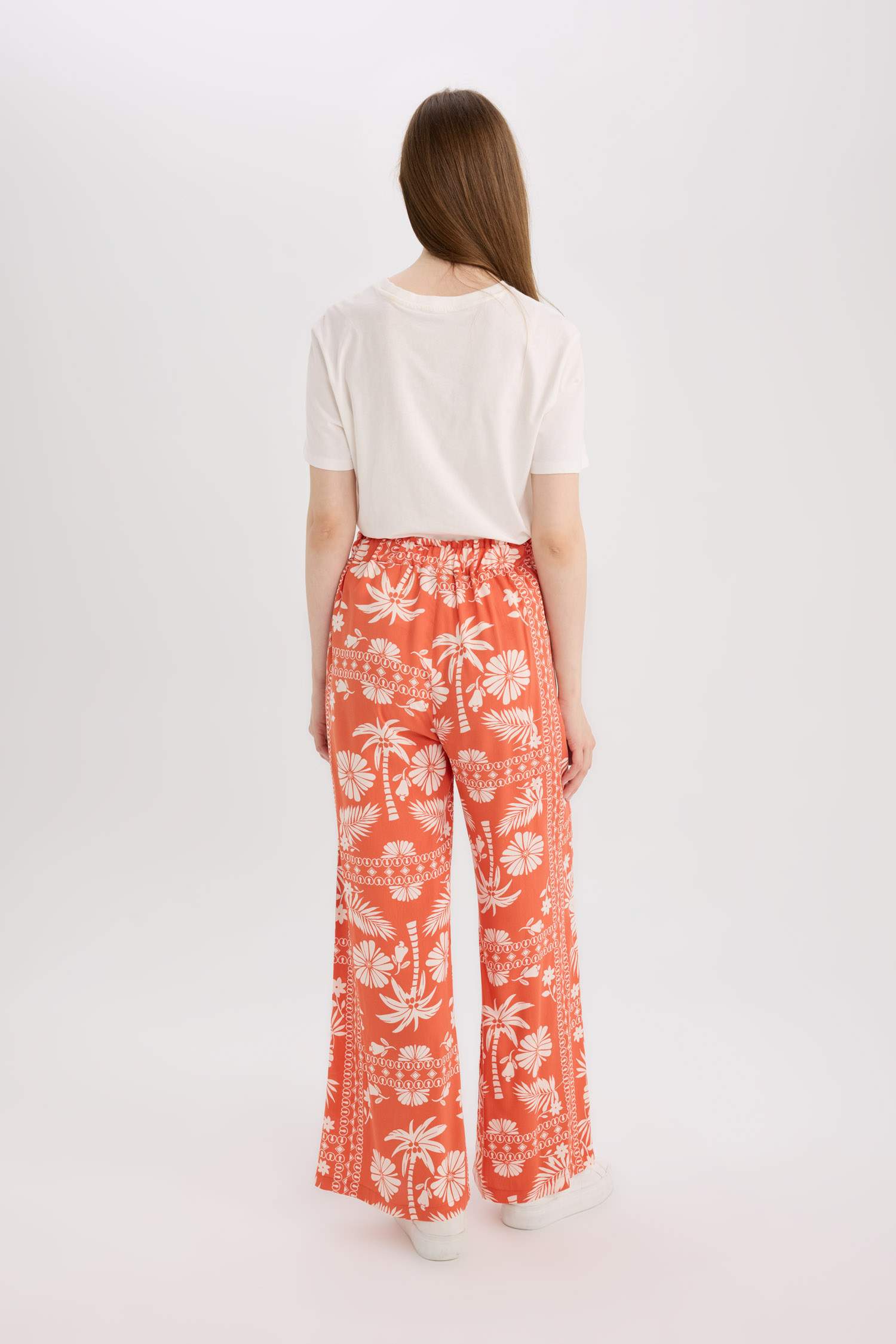Regular Fit Pocket Detailed Pattern Wide Pleasant Leg Pants