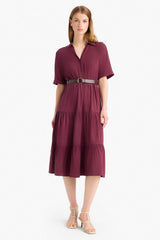 Midi dress with a shirt collar and short sleeves