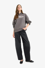 Cool Oversize sweatshirt with a wide fit, hood, print and thick fabric