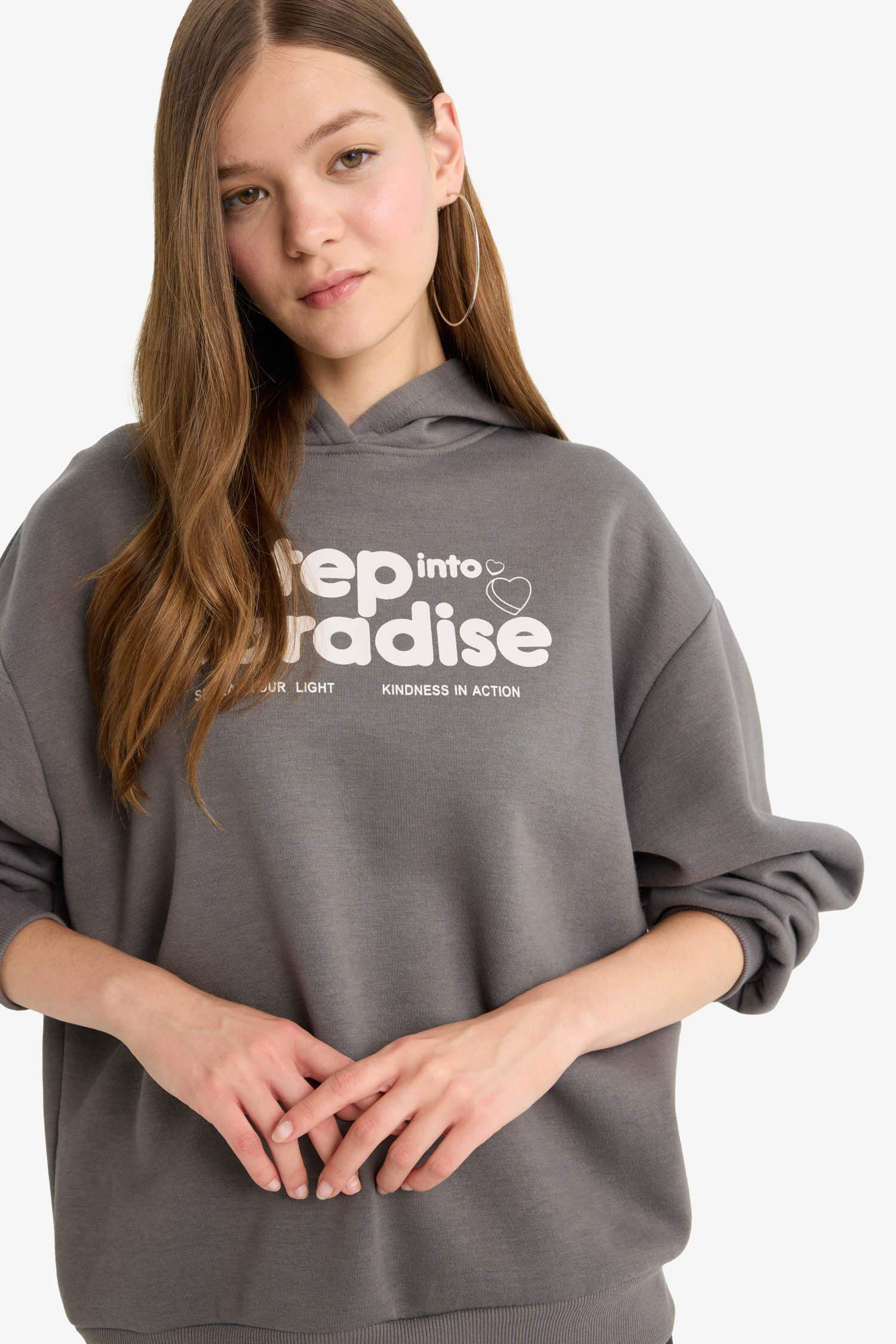 Cool Oversize sweatshirt with a wide fit, hood, print and thick fabric