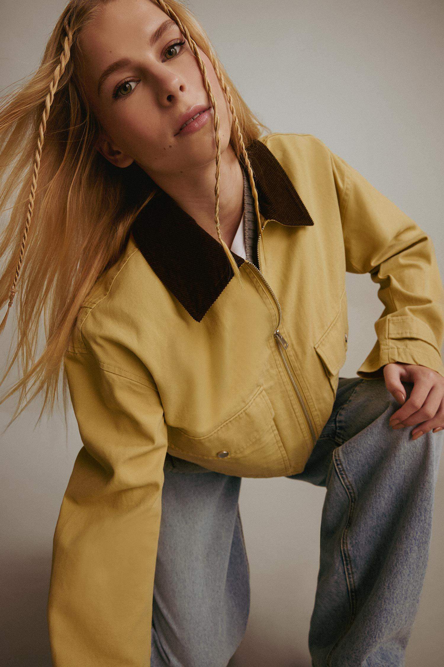 Regular Fit Contrast Collar Zippered Pocket Crop Coat