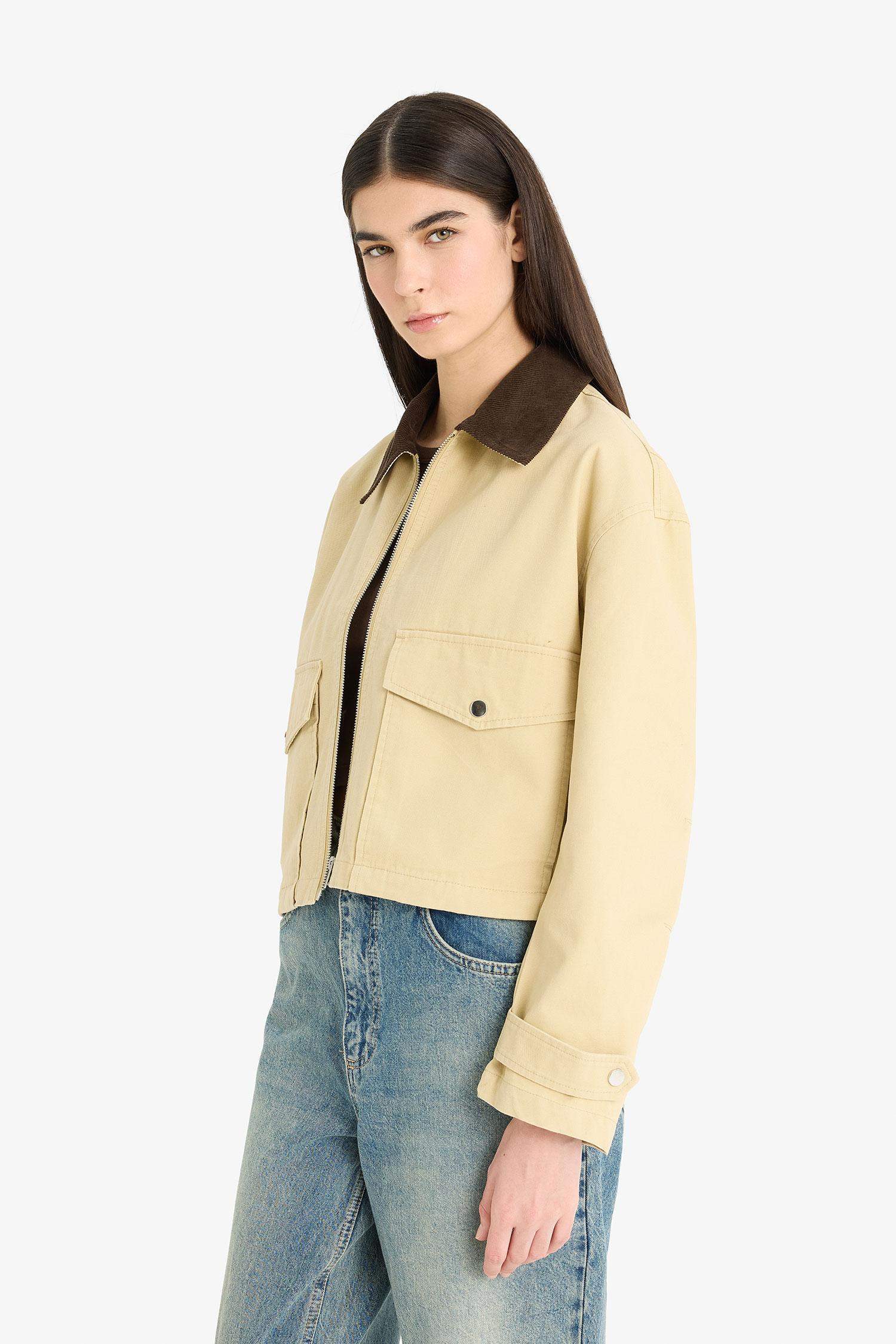Regular Fit Contrast Collar Zippered Pocket Crop Coat