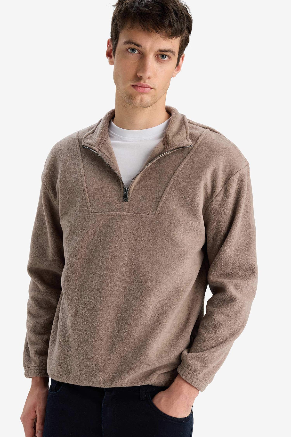 Loose fleece sweatshirt with stand-up collar and print