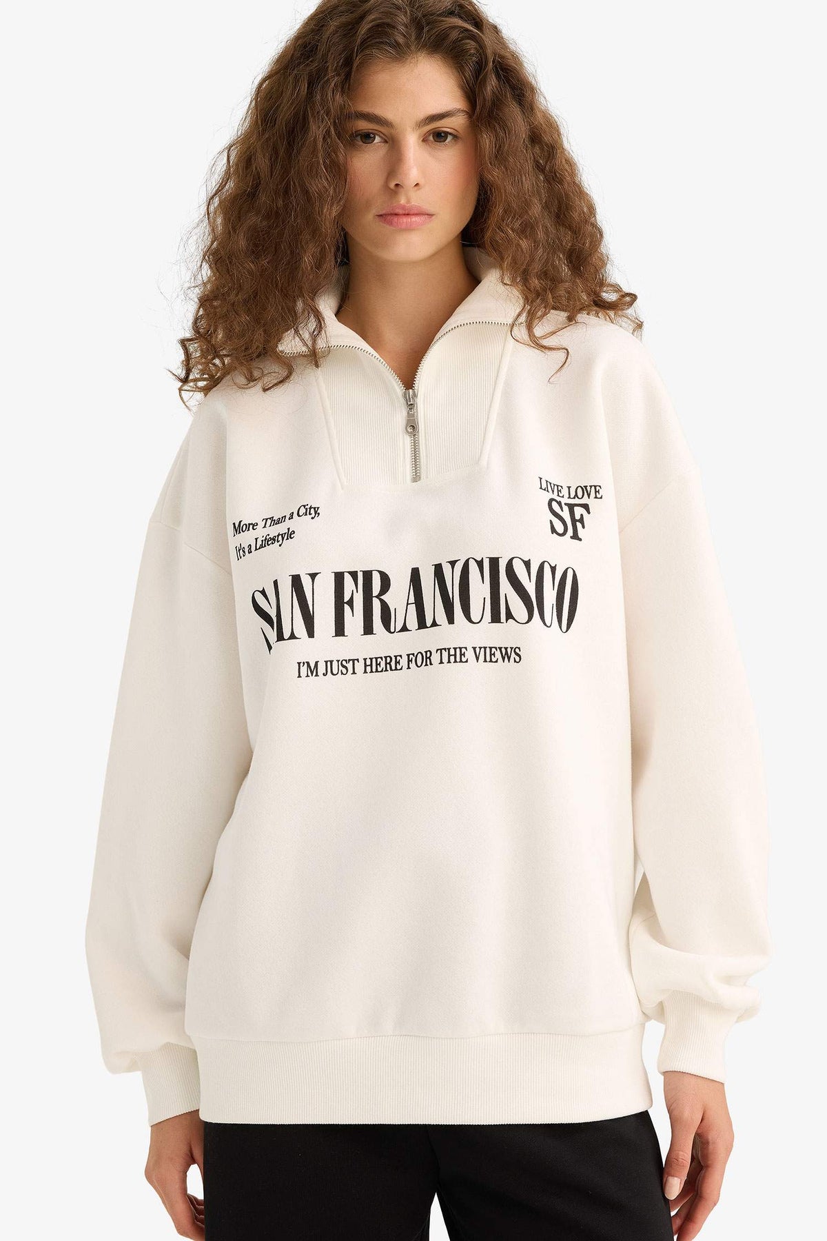 Oversized wide fit sweatshirt with a printed half-zip