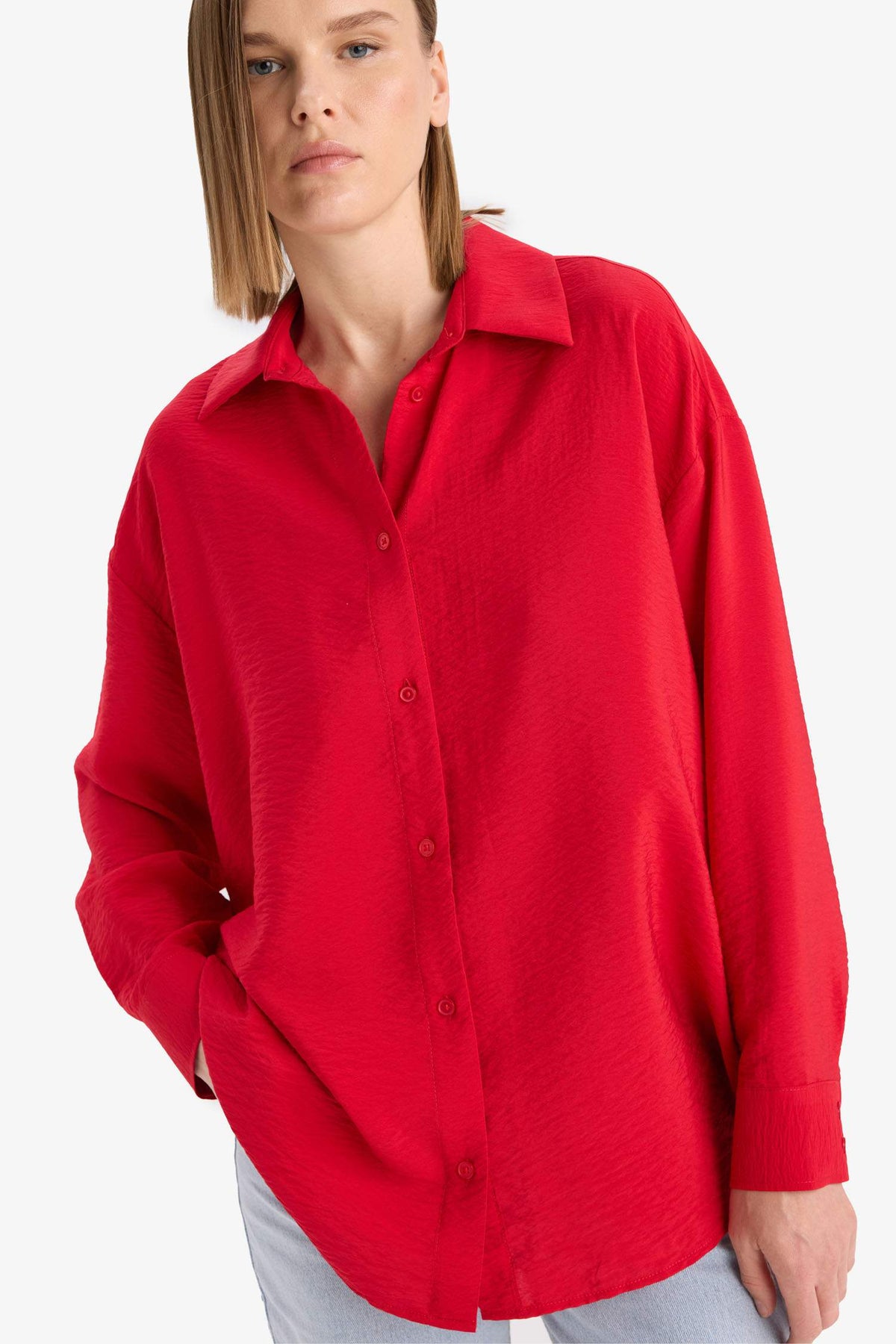 Regular fit, long sleeve shirt with a shirt collar