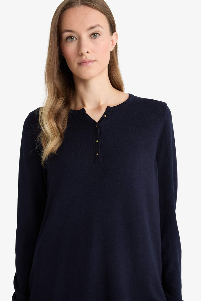 Regular Fit V-Neck Pullover Hover Image