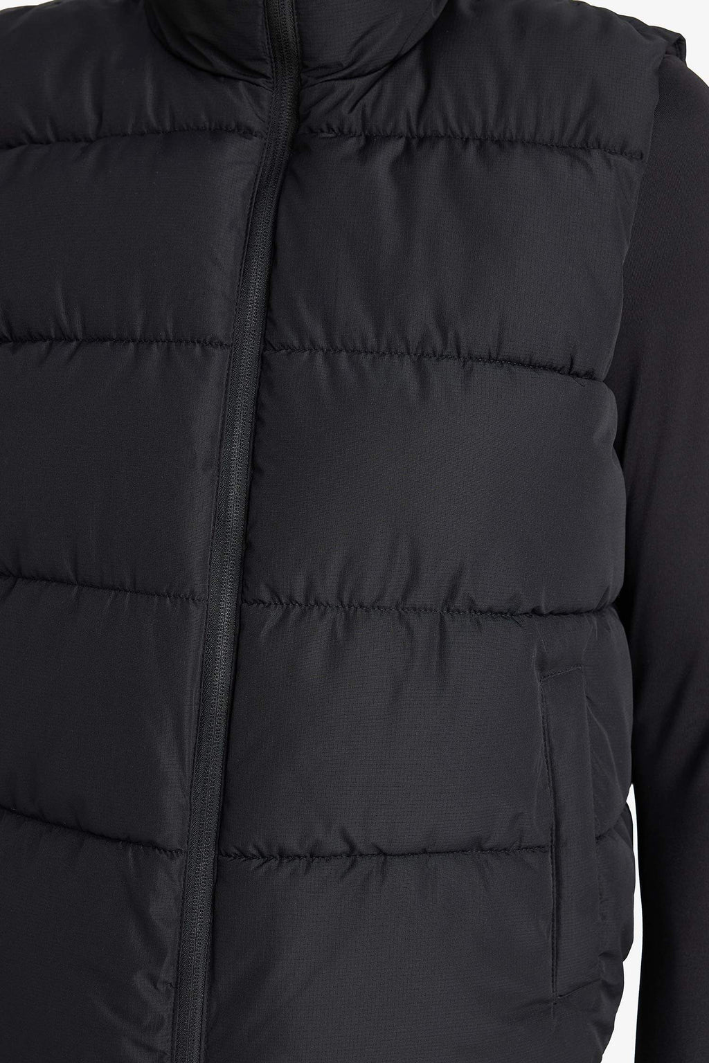 DeFactoFit Water Repellent Regular Fit Stand-up Collar Zippered Pocket Puffer Vest