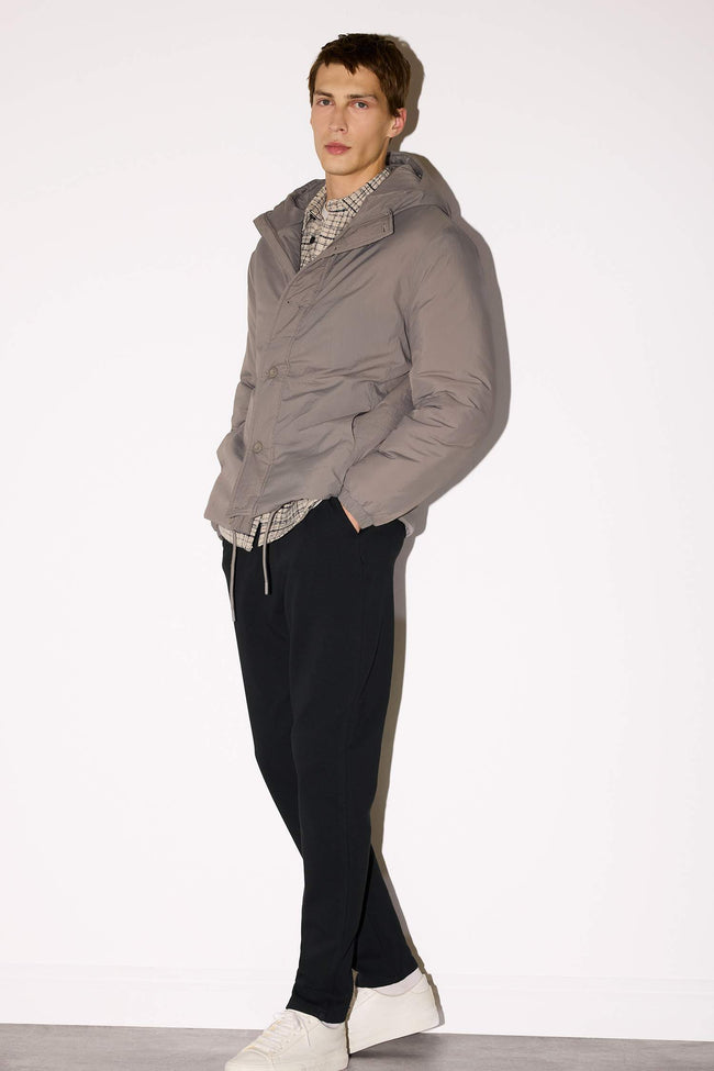 Water-repellent, regular-fit hooded jacket with zipper closure and interior pockets. Main Image