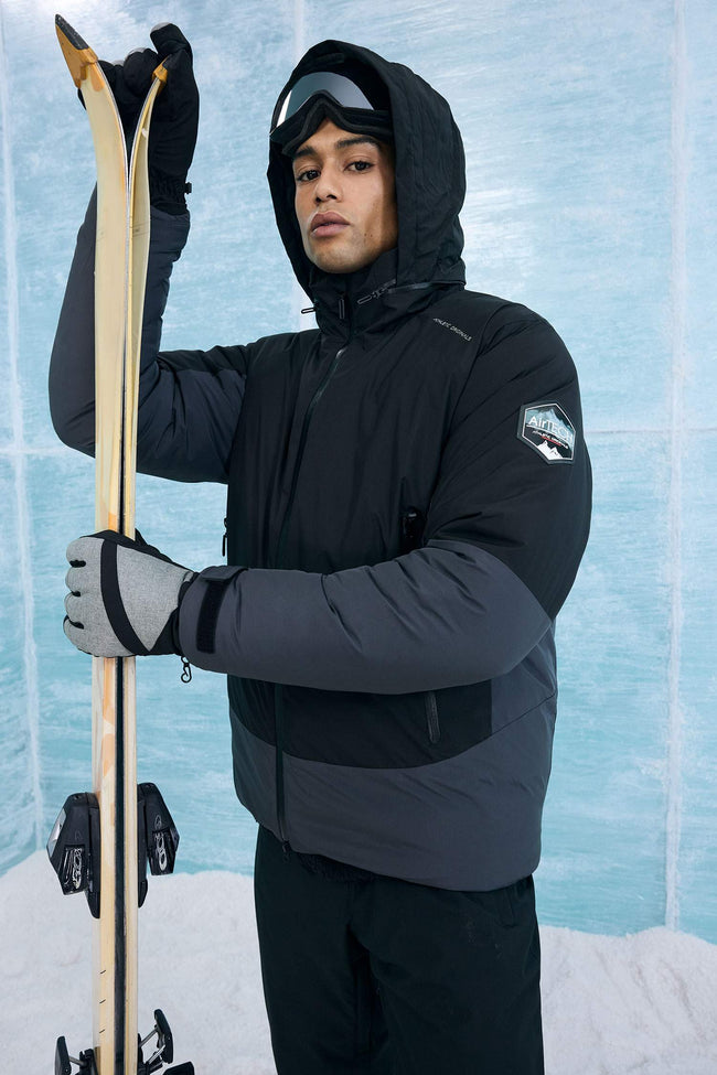 Water-repellent, regular-fit, hooded, zip-up, windproof jacket. Hover Image