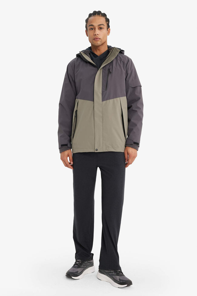 Water-repellent, regular-fit, hooded, windproof jacket. Main Image