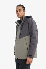 Water-repellent, regular-fit, hooded, windproof jacket.