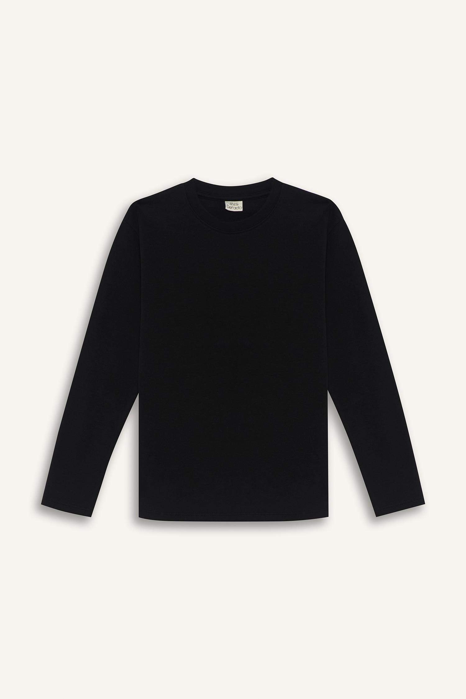 T-shirt for boys with long sleeves, loose fit, round neck.