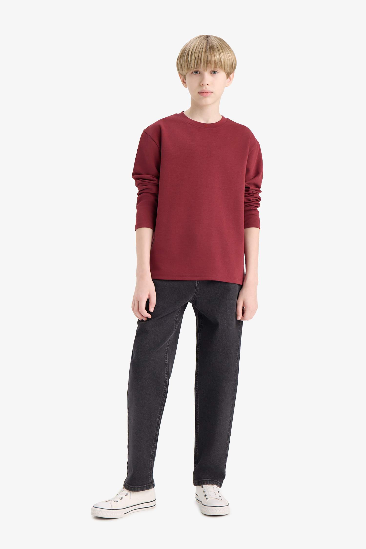 T-shirt for boys with long sleeves, loose fit, round neck.