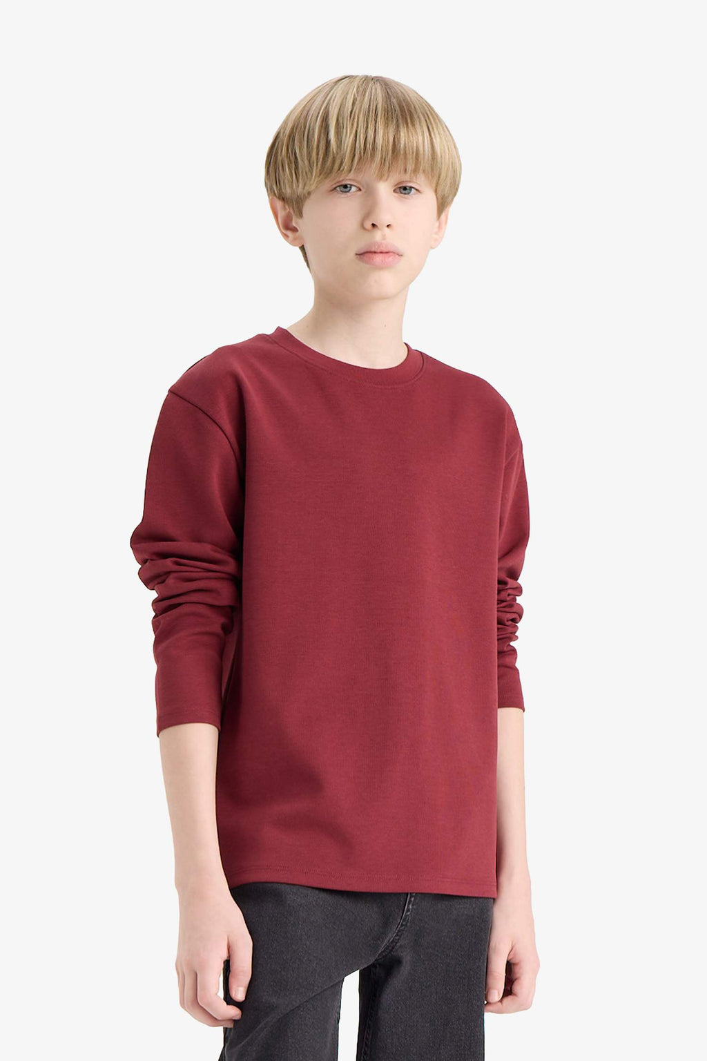 T-shirt for boys with long sleeves, loose fit, round neck.