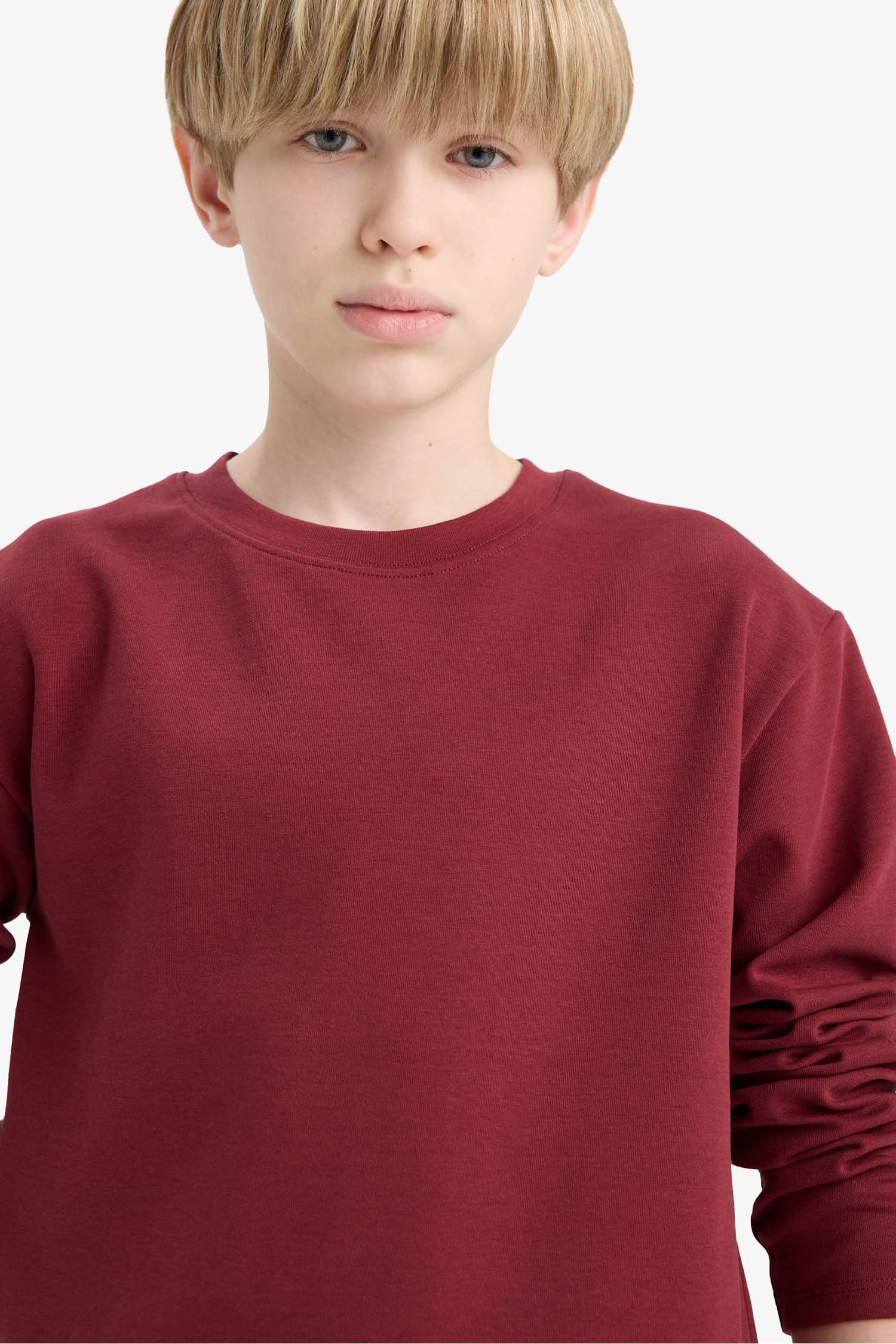 T-shirt for boys with long sleeves, loose fit, round neck.