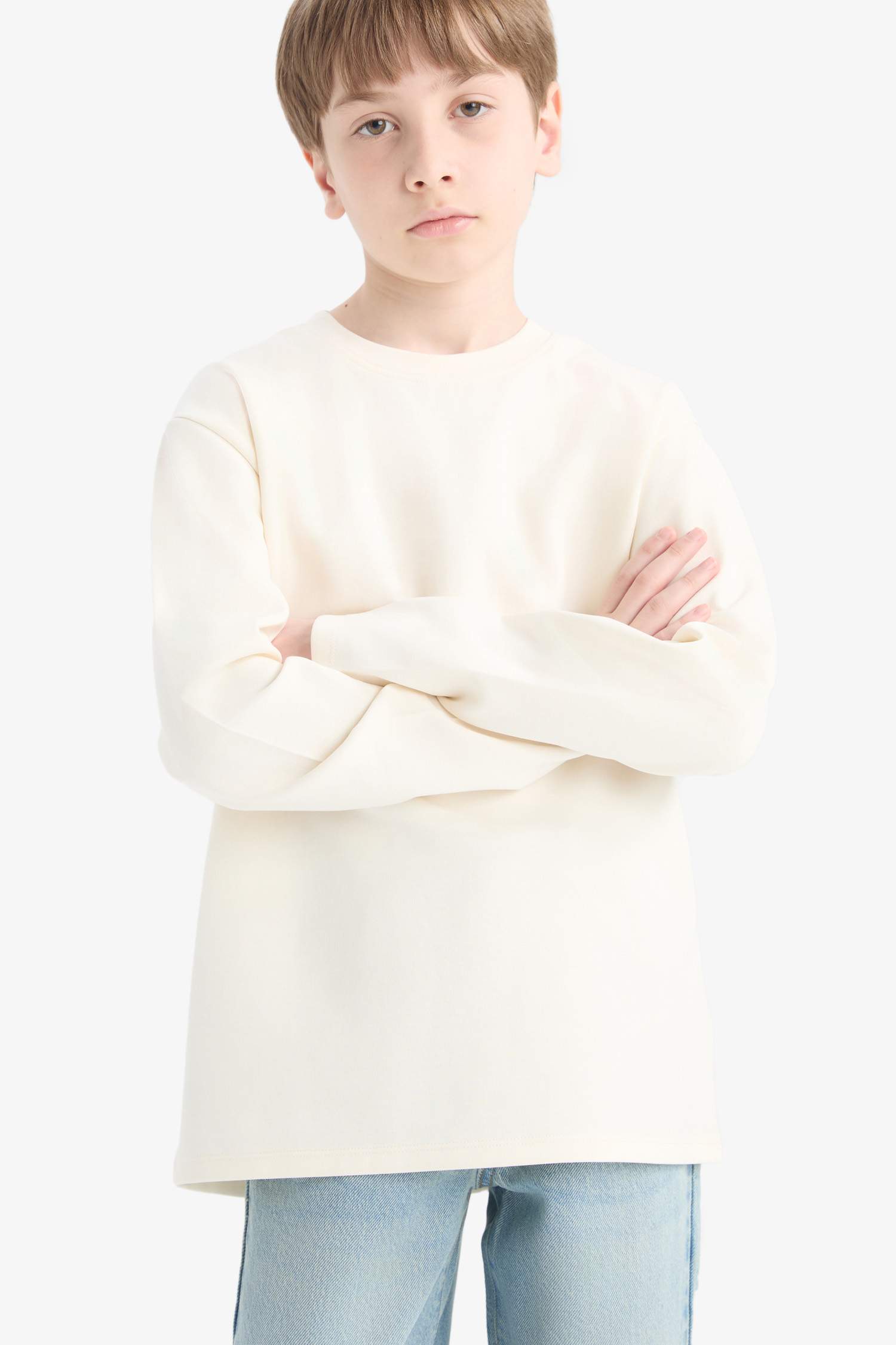 T-shirt for boys with long sleeves, loose fit, round neck.