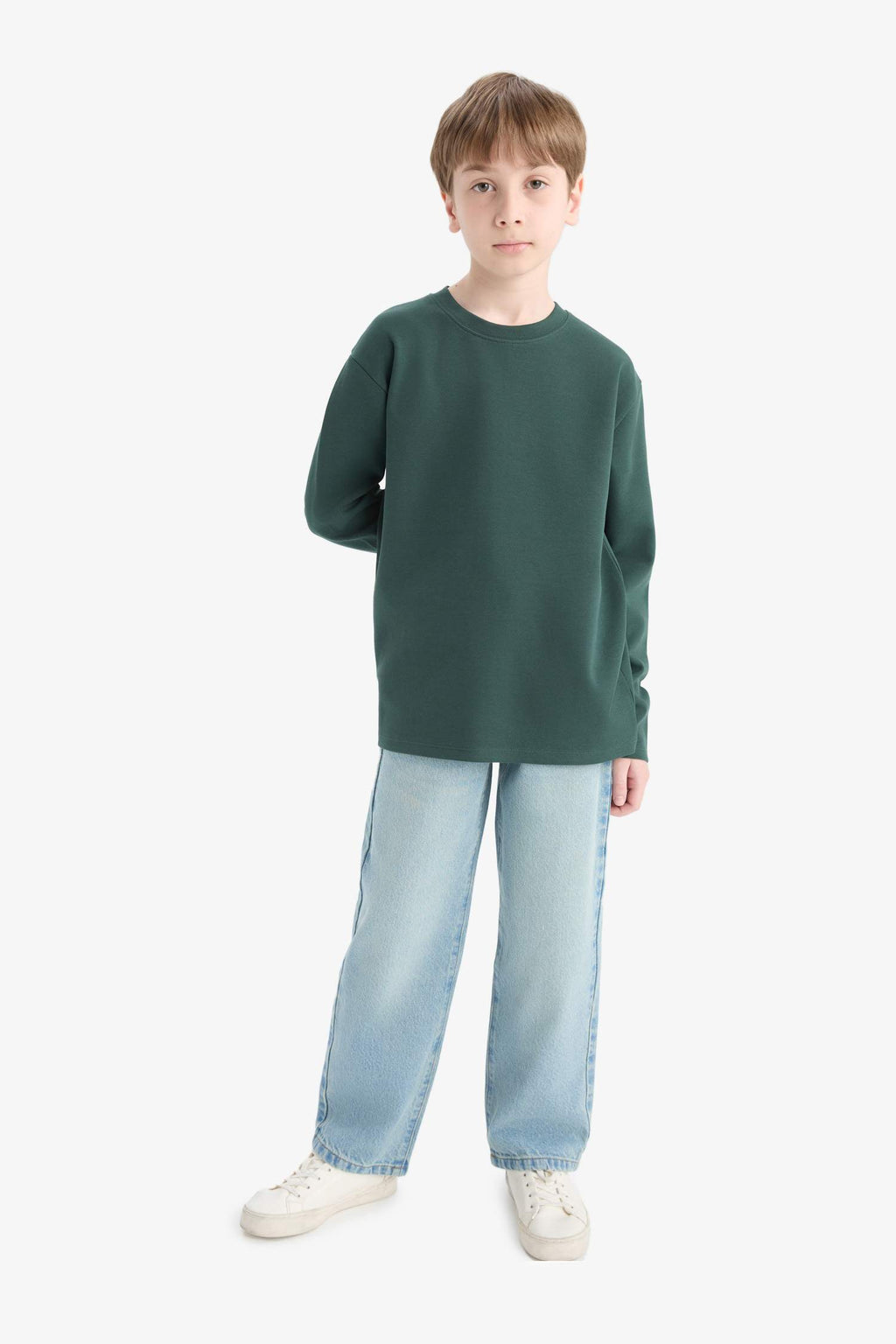 T-shirt for boys with long sleeves, loose fit, round neck.