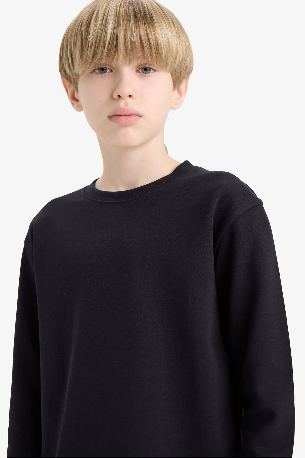 T-shirt for boys with long sleeves, loose fit, round neck.