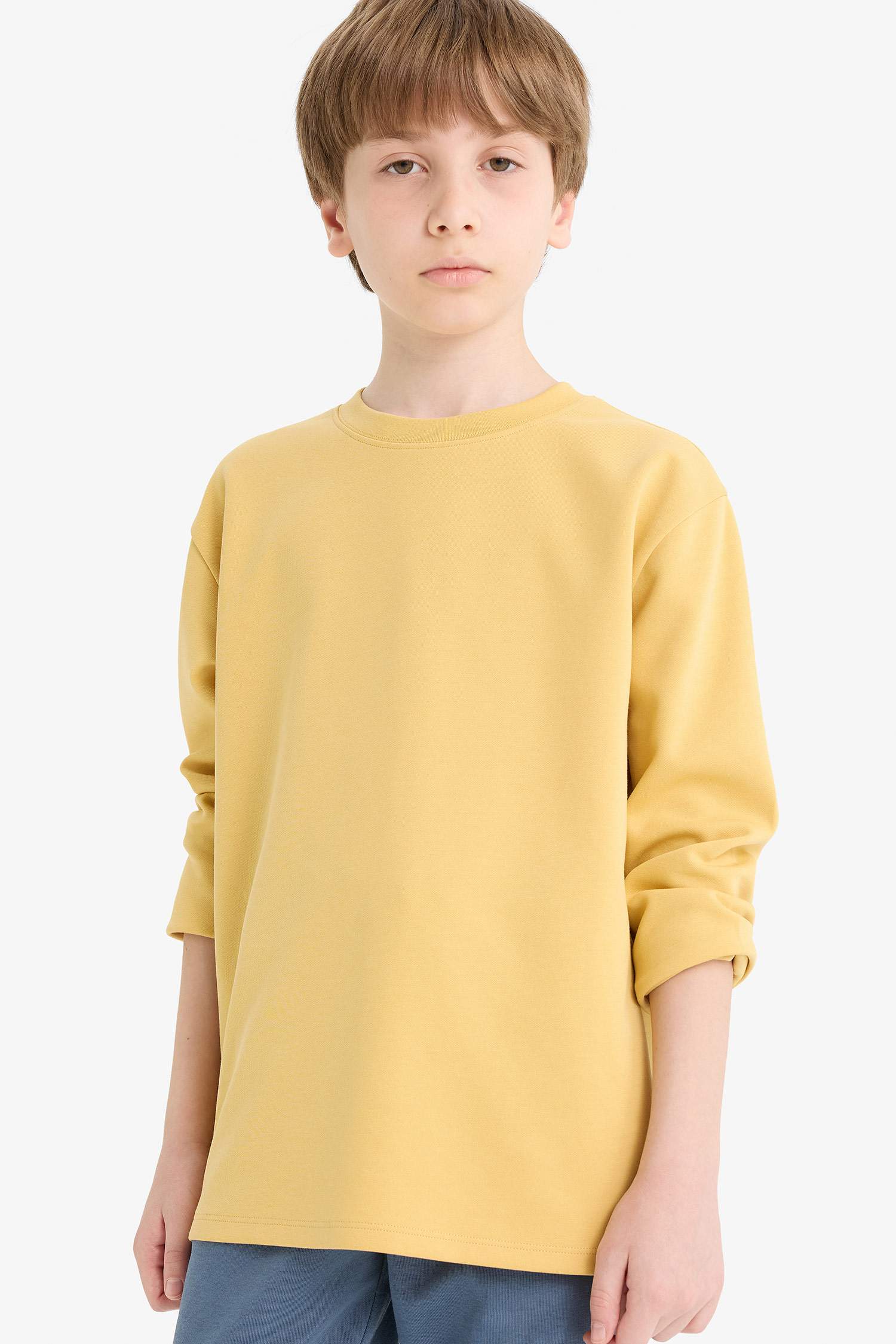 T-shirt for boys with long sleeves, loose fit, round neck.
