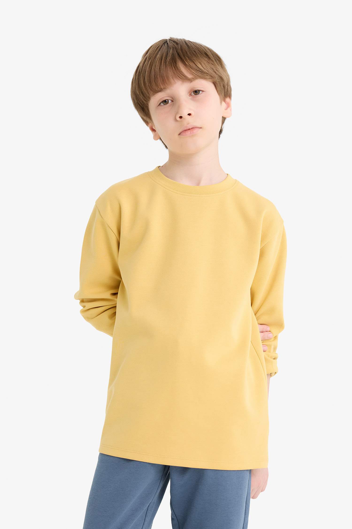T-shirt for boys with long sleeves, loose fit, round neck.