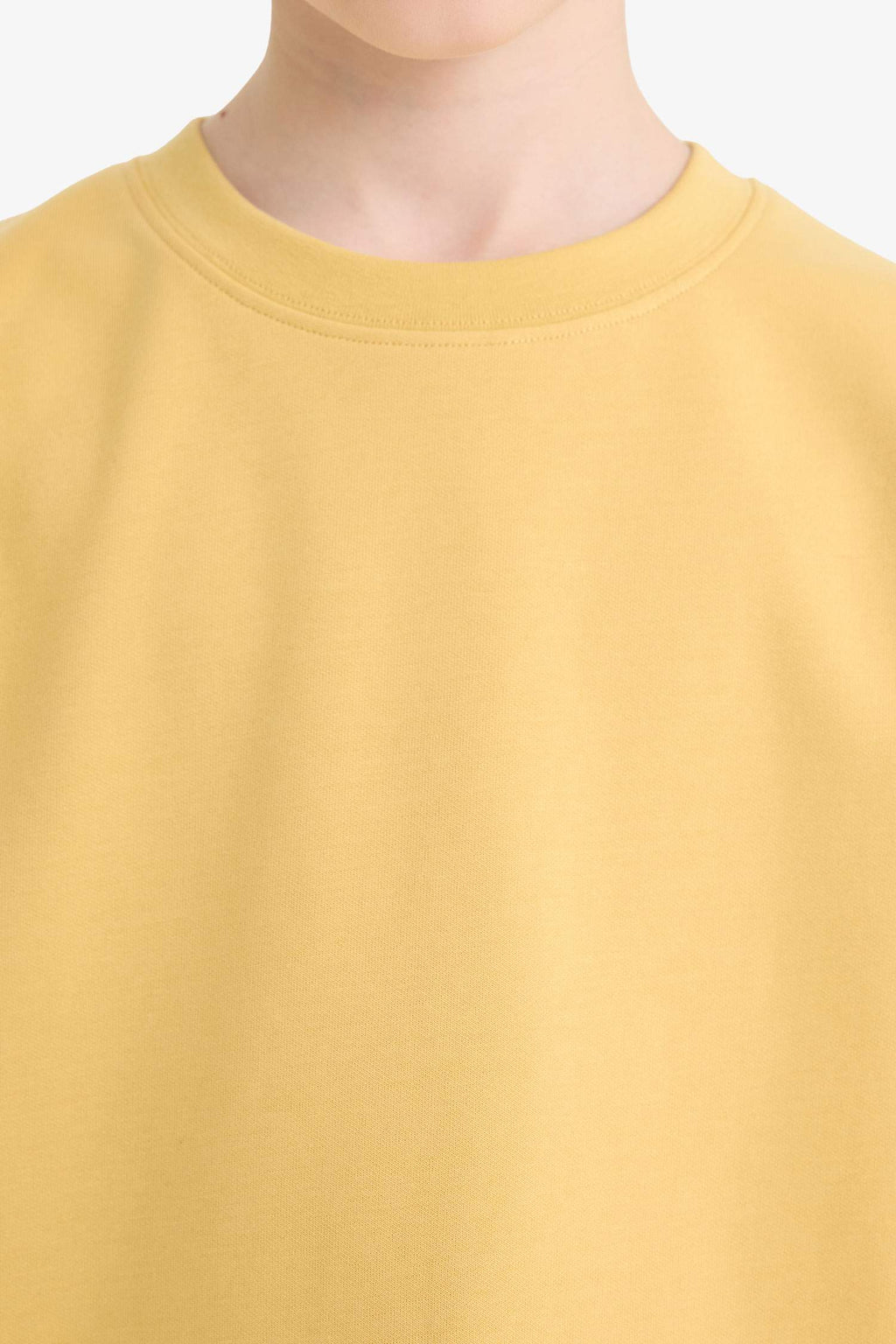 T-shirt for boys with long sleeves, loose fit, round neck.