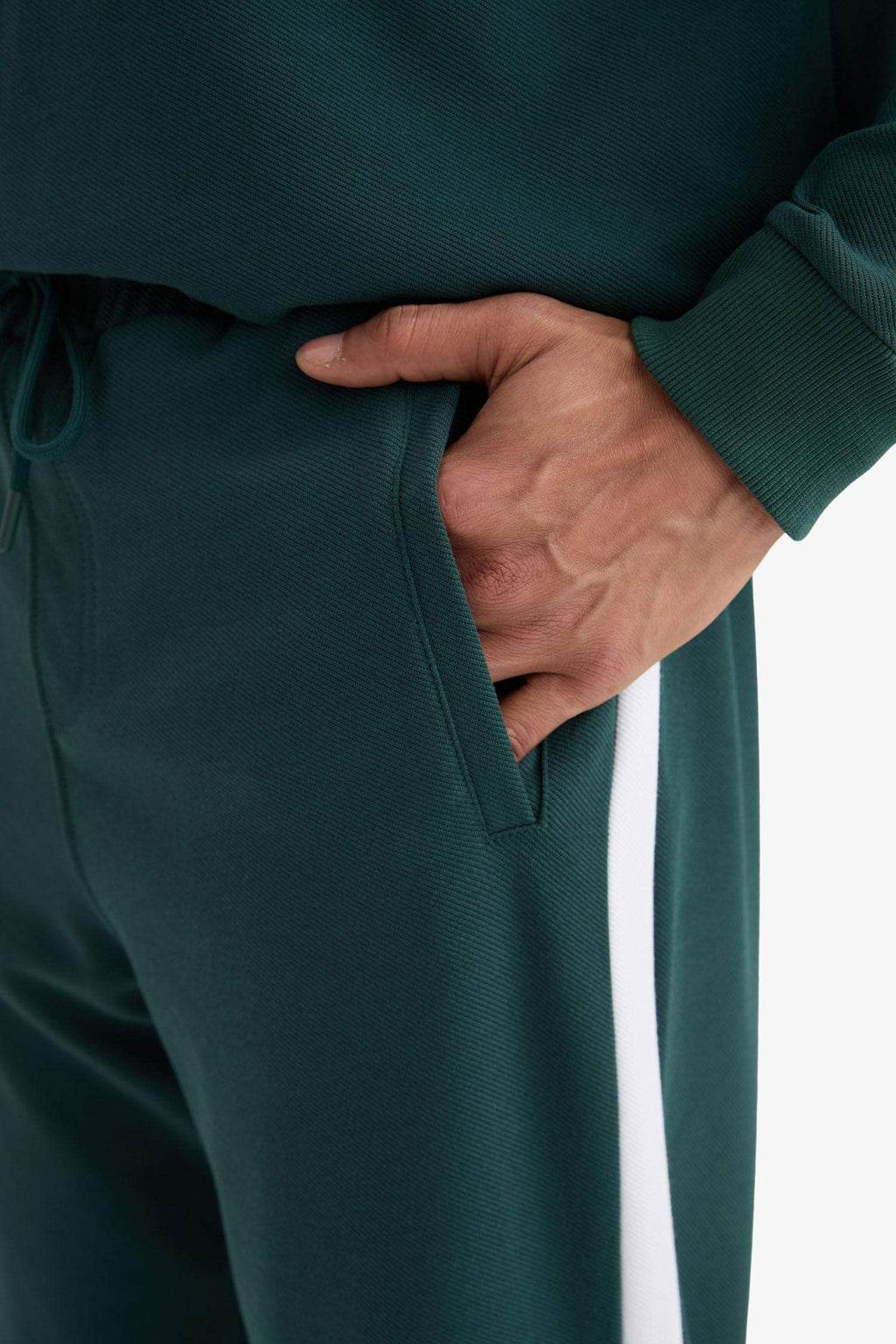 Standard Fit Pocket Detailed Sports Jogger