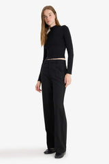 Straight Fit trousers with three pockets, regular waist and regular length