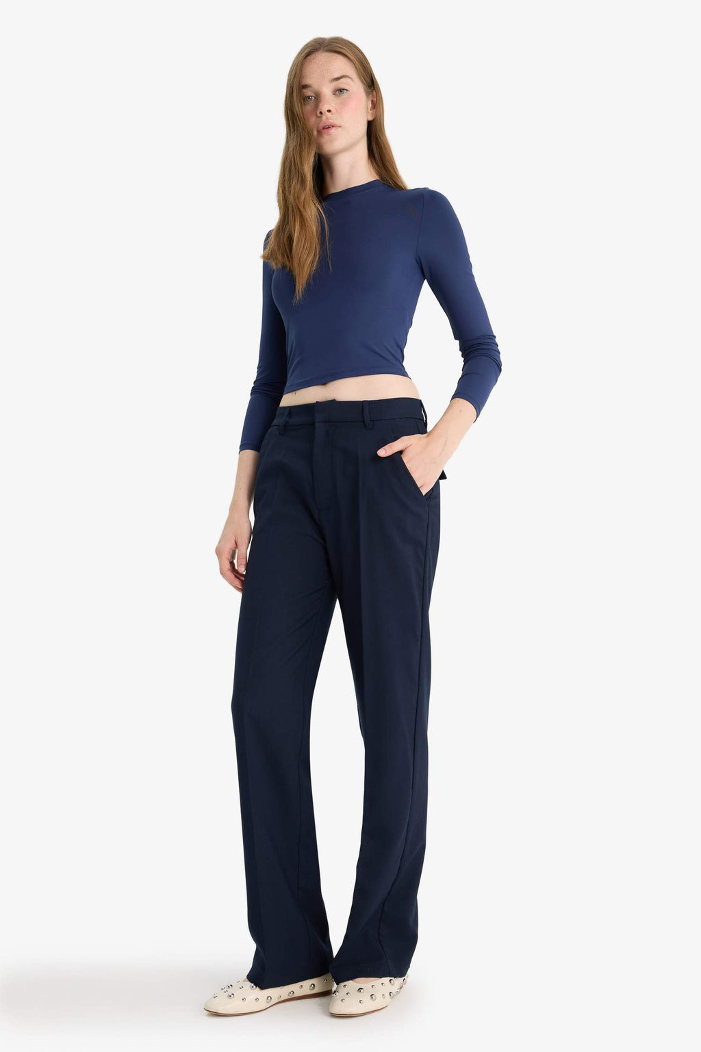 Straight Fit trousers with three pockets, regular waist and regular length