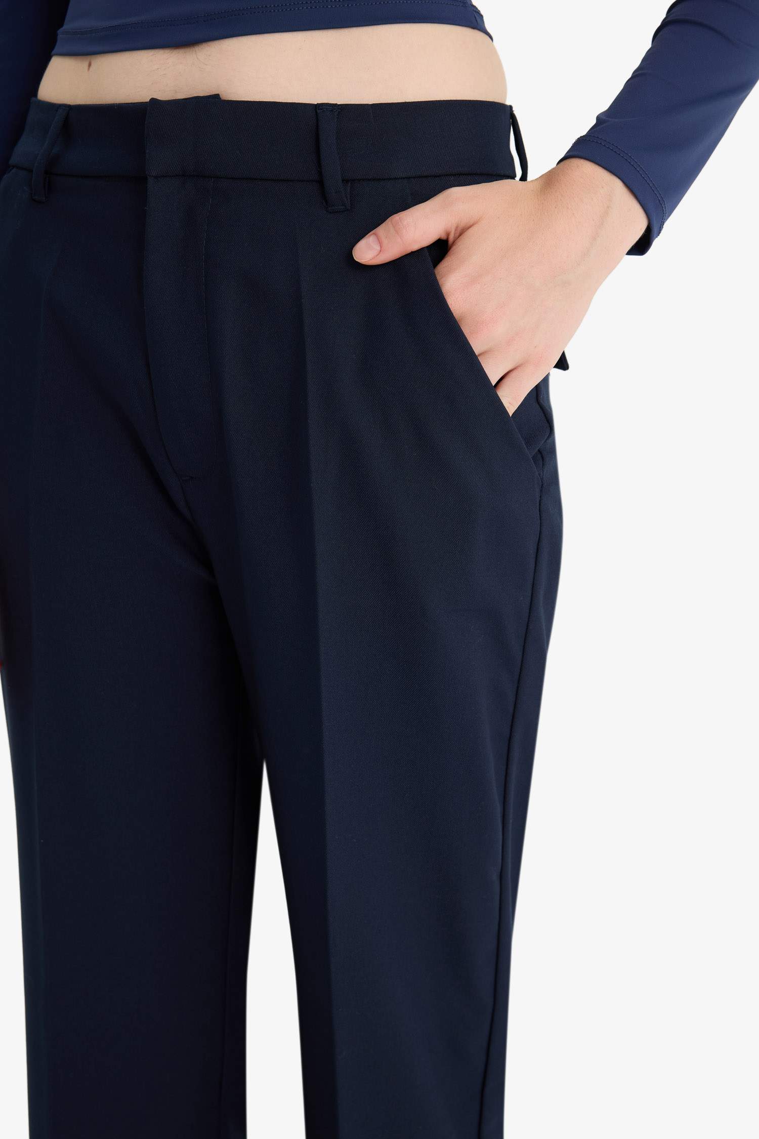 Straight Fit trousers with three pockets, regular waist and regular length