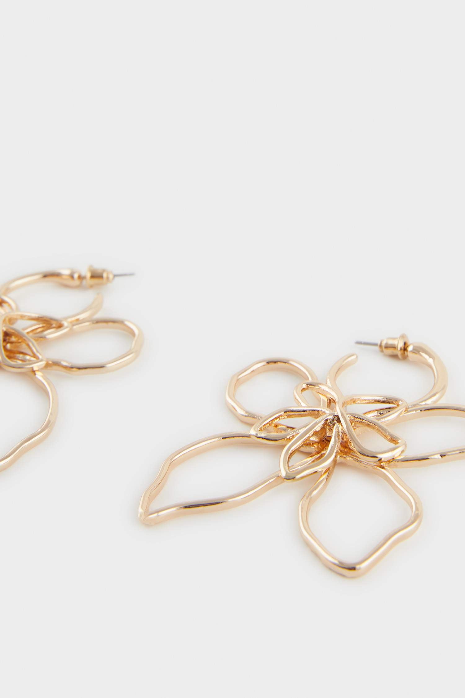 Women Flower Motif Gold Earrings