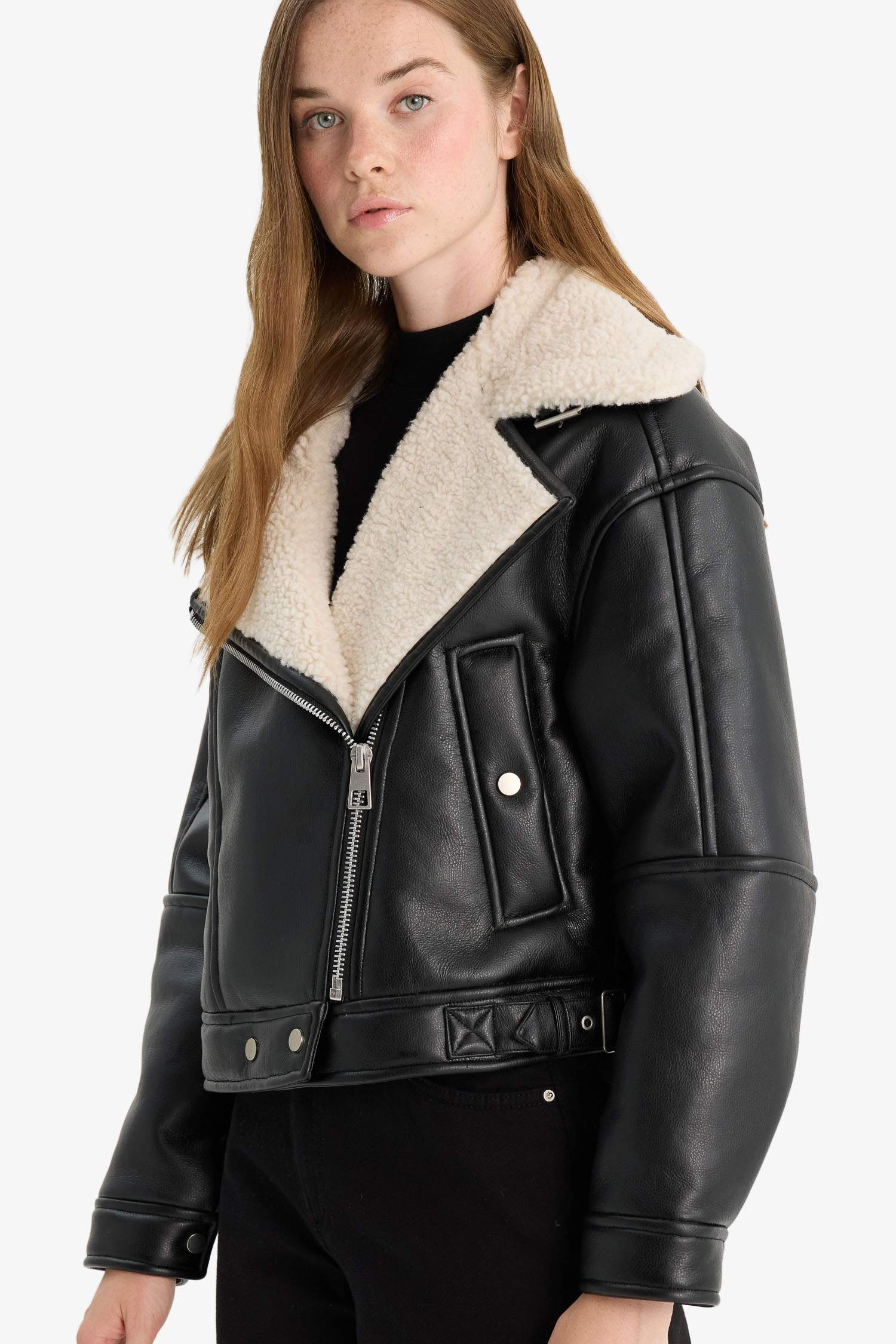 Oversize, loose-fitting faux leather jacket with faux fur lining and zipper closure.